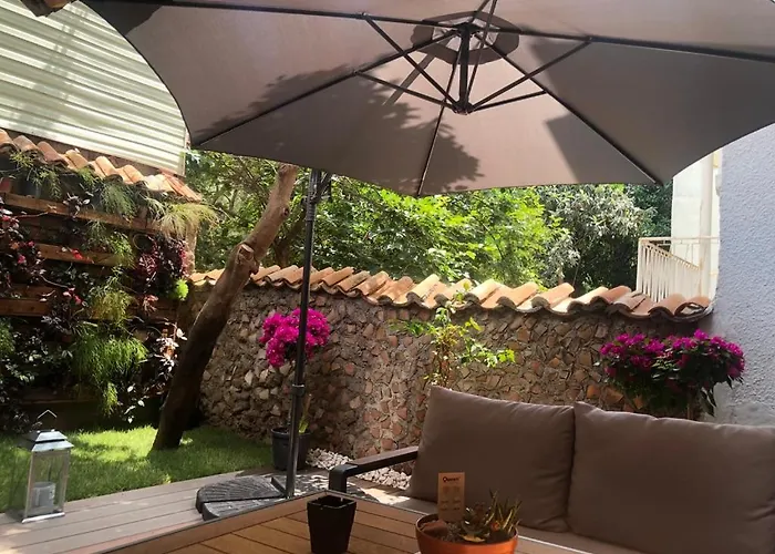 Villa Kaleiçi Müstakil Benzersiz Bahçeli Harıka Ev *