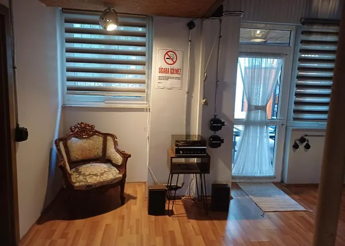 Kaleiçi Müstakil Benzersiz Bahçeli Harıka Ev Antalya